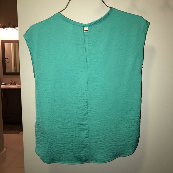 🎉HP 5/18🎉 H&M green blouse - Picture 2 of 5